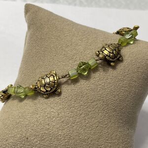 Beautiful Unique Artisan Bracelet Sea Turtle Peridot Glass Bronze 7”READ